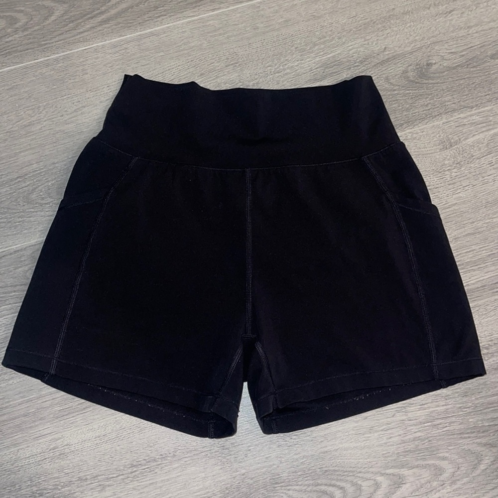 Alphalete Surface Pocket Shorts